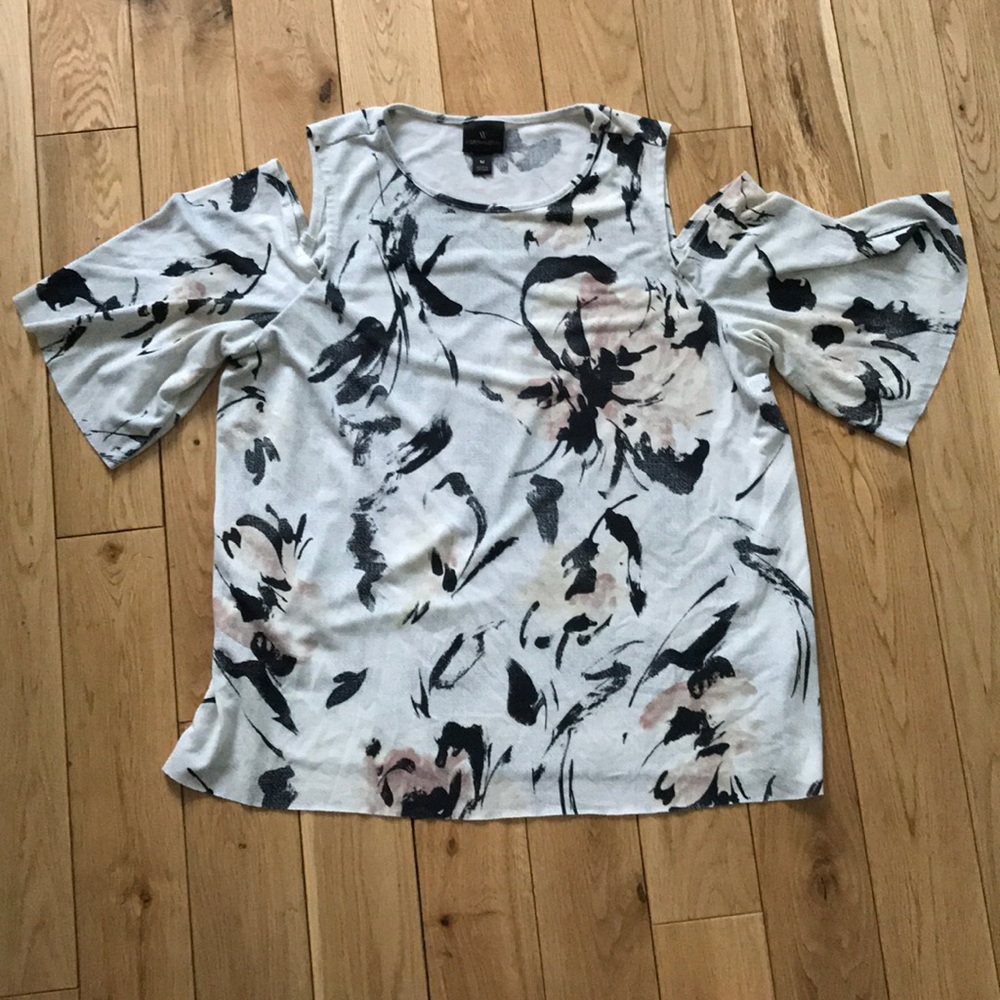 Cut out half sleeves. medium. Great condition.